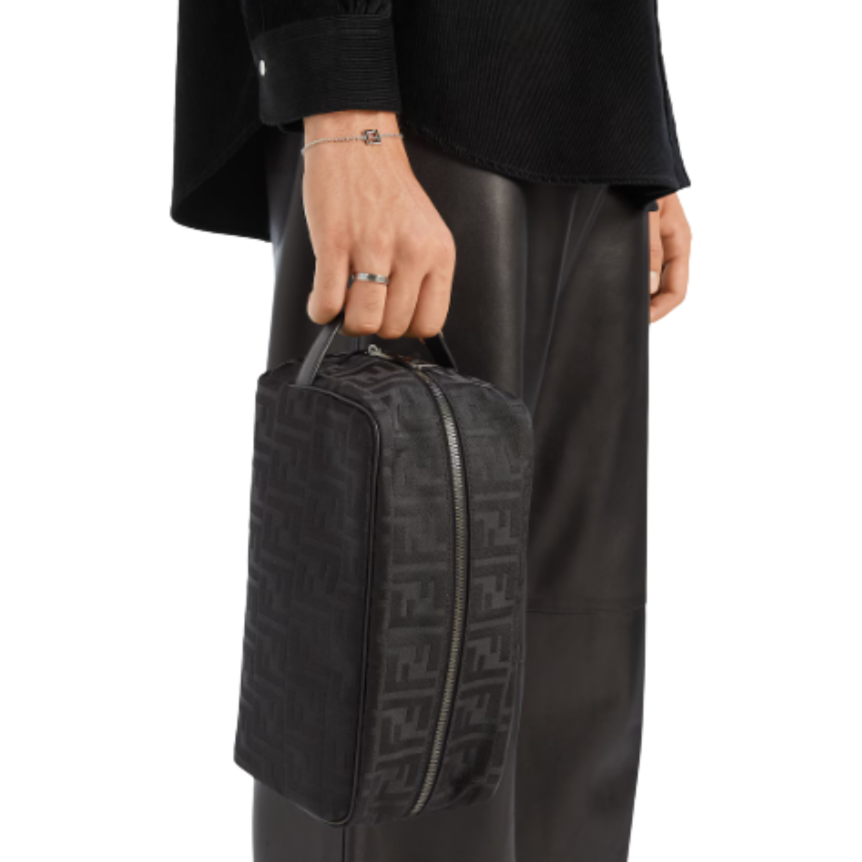 Trousse de toilette zippée FENDI format moyen nylon FF noir