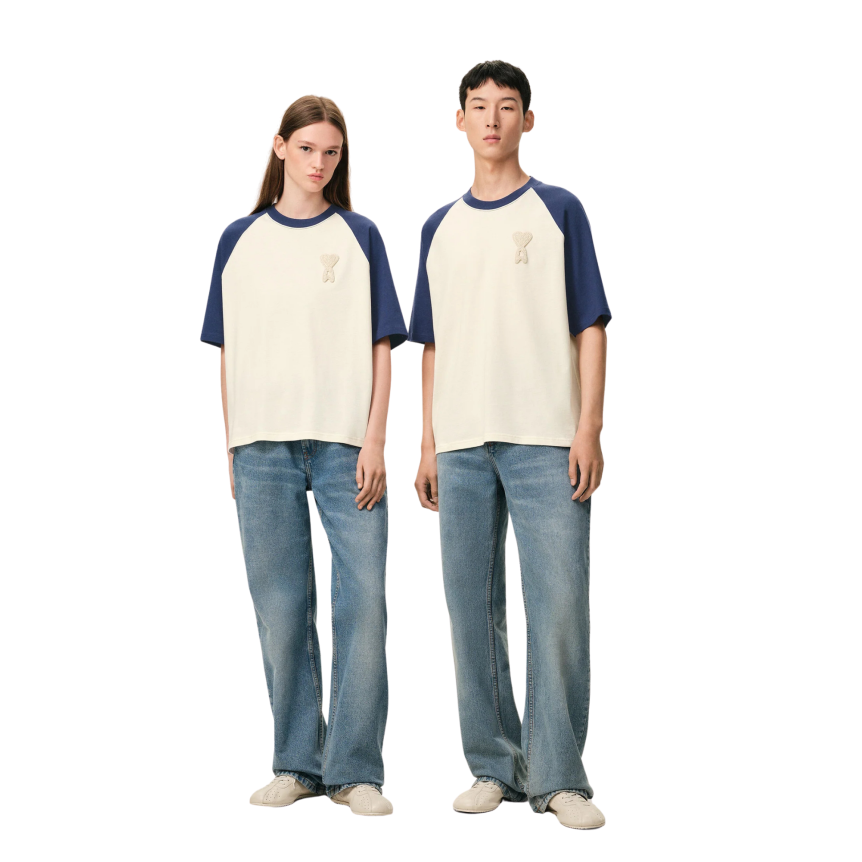 T-shirt col rond AMI Paris coton écru manches bleu gros cœur écru
