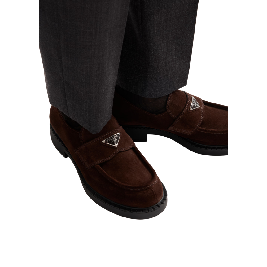 Mocassin PRADA cuir de veau daim marron chocolat logo triangle