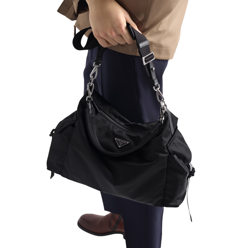 Sac bandoulière PRADA Explore Re-Nylon et cuir noir poches coté logo triangle