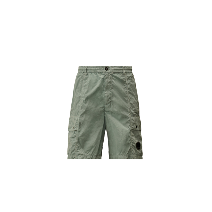 Short cargo carré CP COMPANY nylon Chrome-R bleu ciel lentille poche