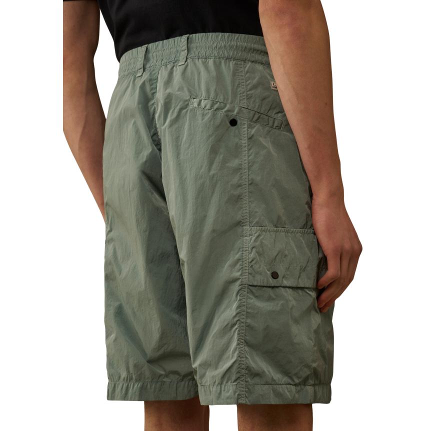 Short cargo carré CP COMPANY nylon Chrome-R bleu ciel lentille poche