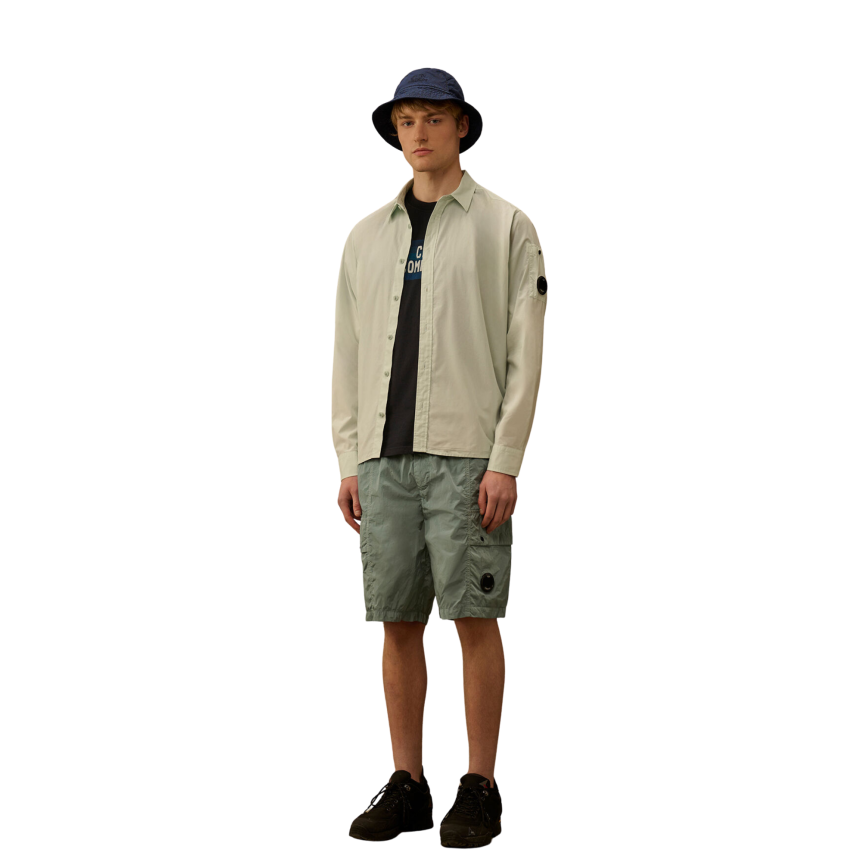 Short cargo carré CP COMPANY nylon Chrome-R bleu ciel lentille poche