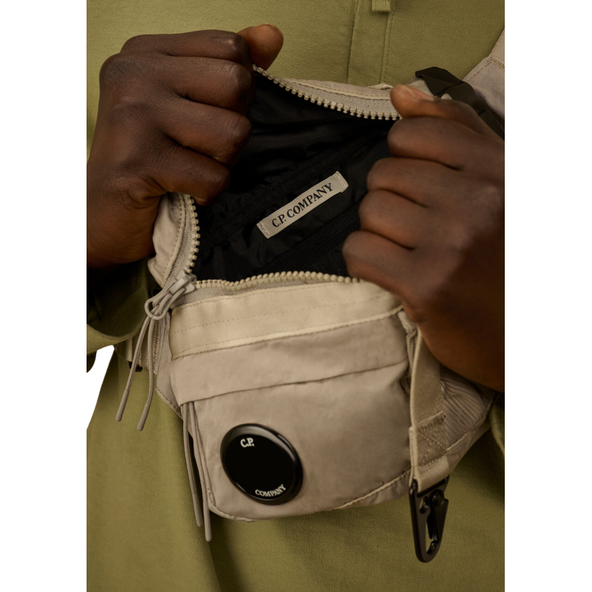 Sac banane CP COMPANY nylon beige gris lentille