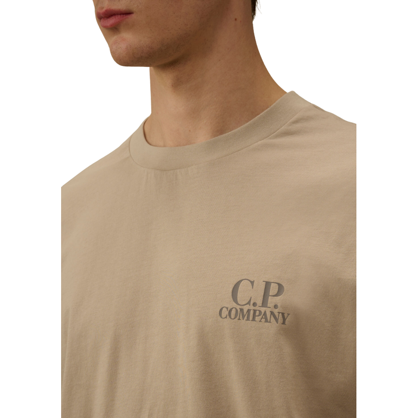T-shirt col rond manche courte coton gris beige gros logo CP Company dos