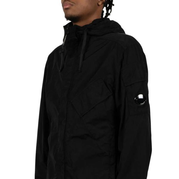 Blouson zippé à capuche CP COMPANY nylon Chrome-R noir lentille manche