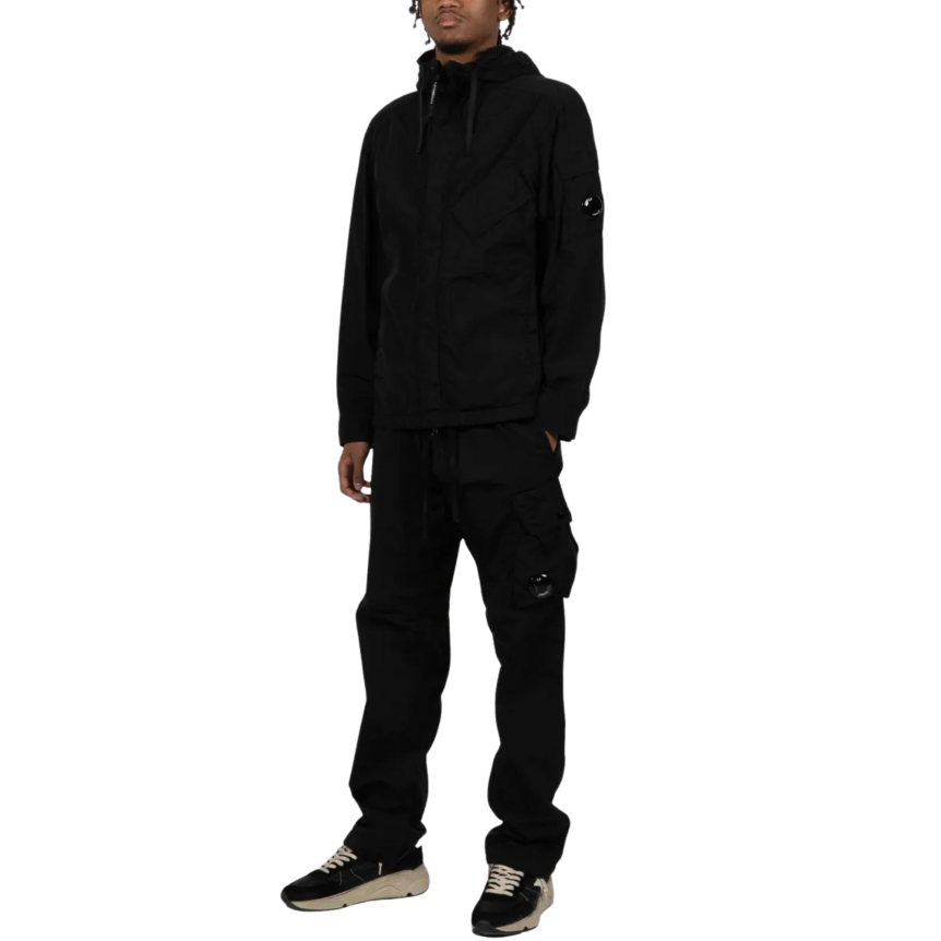 Blouson zippé à capuche CP COMPANY nylon Chrome-R noir lentille manche