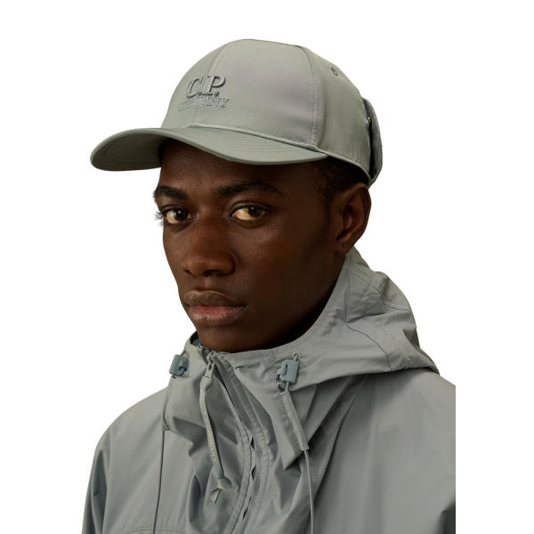 Casquette CP COMPANY nylon Chrome R bleu argenté lunettes