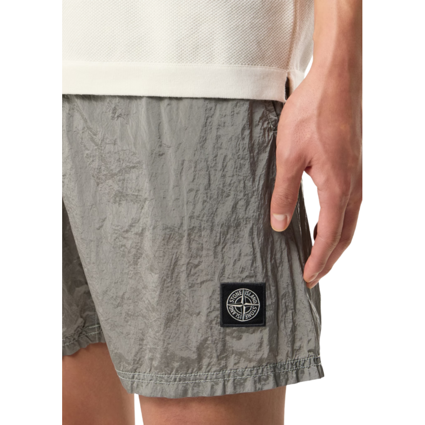 Short de bain STONE ISLAND mi-long regular nylon gris perle ECONYL® poches