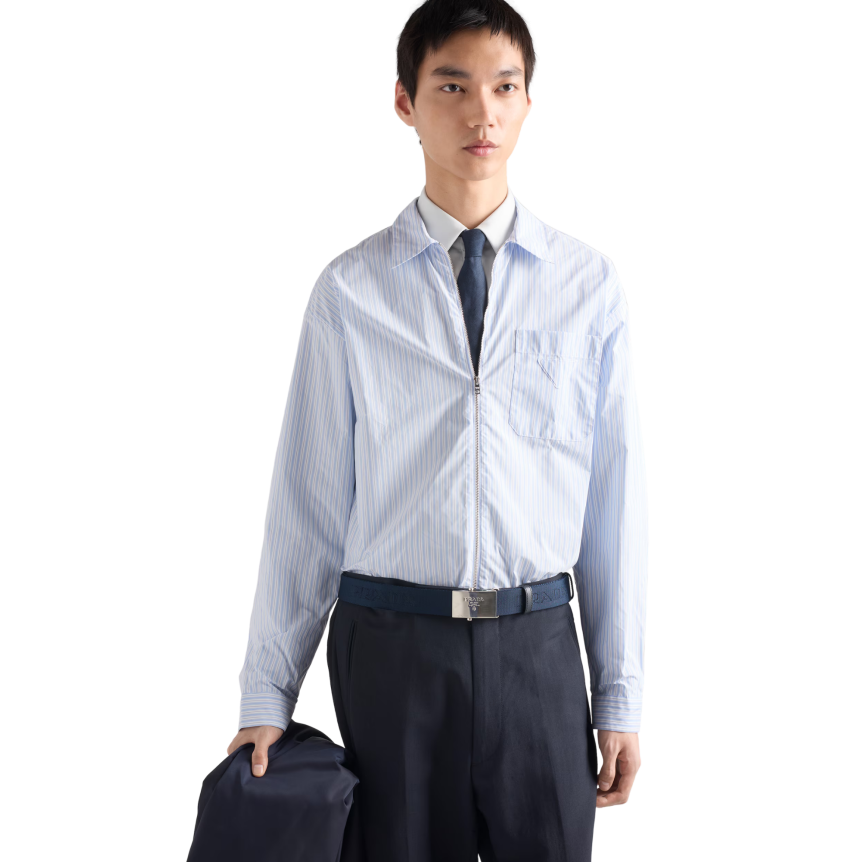 Chemise zippée PRADA Re nylon rayure bleu ciel poche poitrine triangle