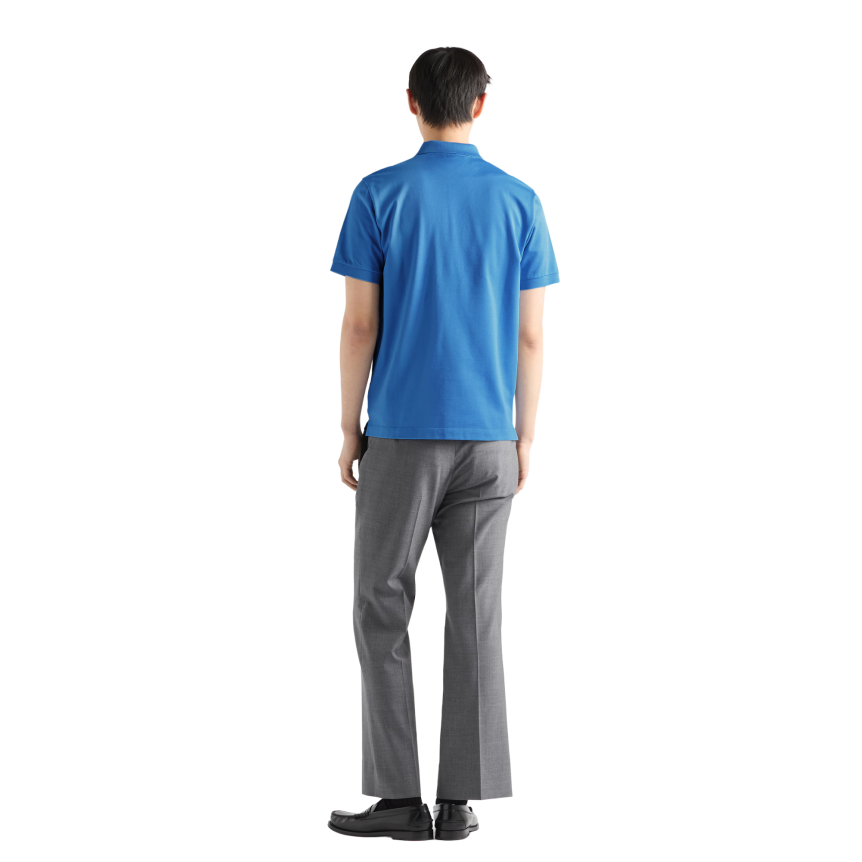 Polo manche courte PRADA piqué de coton bleu triangle métal poitrine
