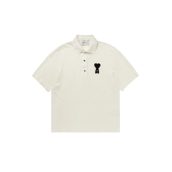 Polo manche courte AMI Paris piqué de coton écru broderie coeur noir