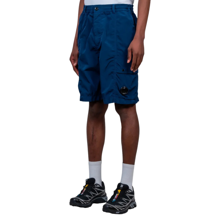 Short cargo CP COMPANY carré nylon Chrome-R bleu lentille poche