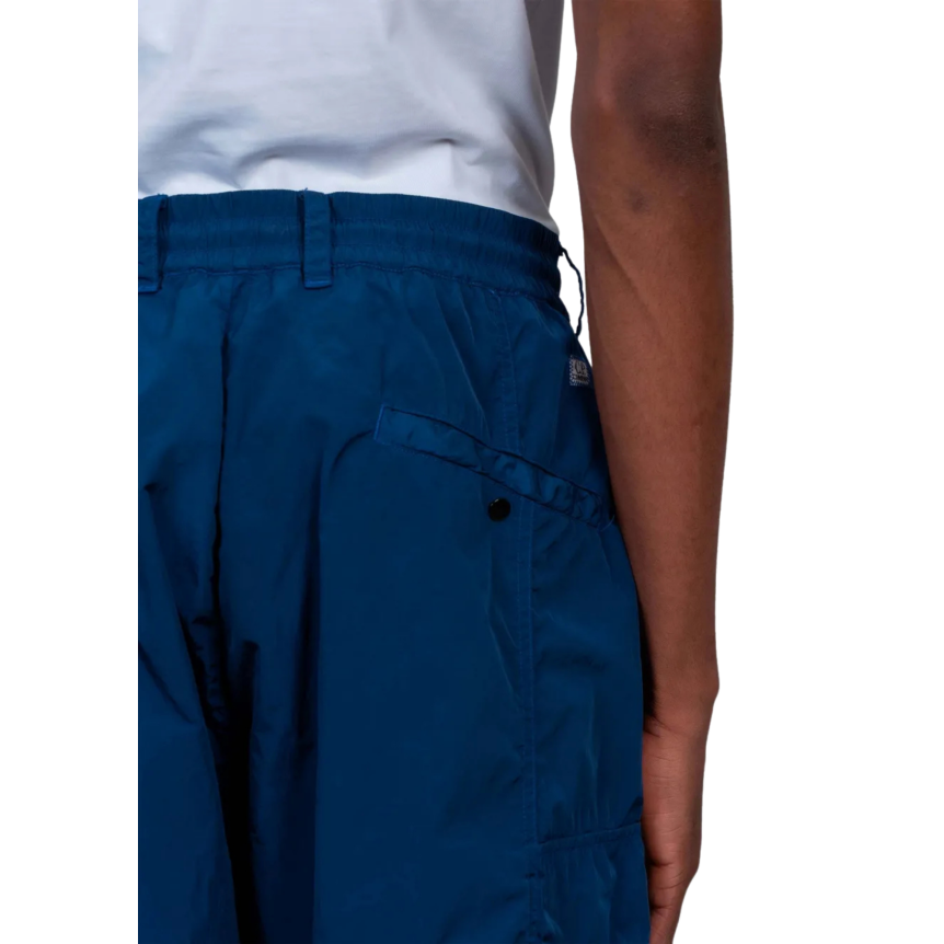 Short cargo CP COMPANY carré nylon Chrome-R bleu lentille poche