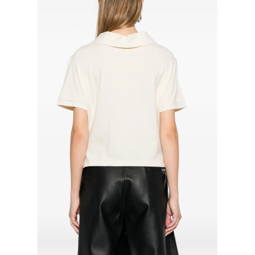 Pull court KHAITE Jasna col polo soie écru bouloche bouton