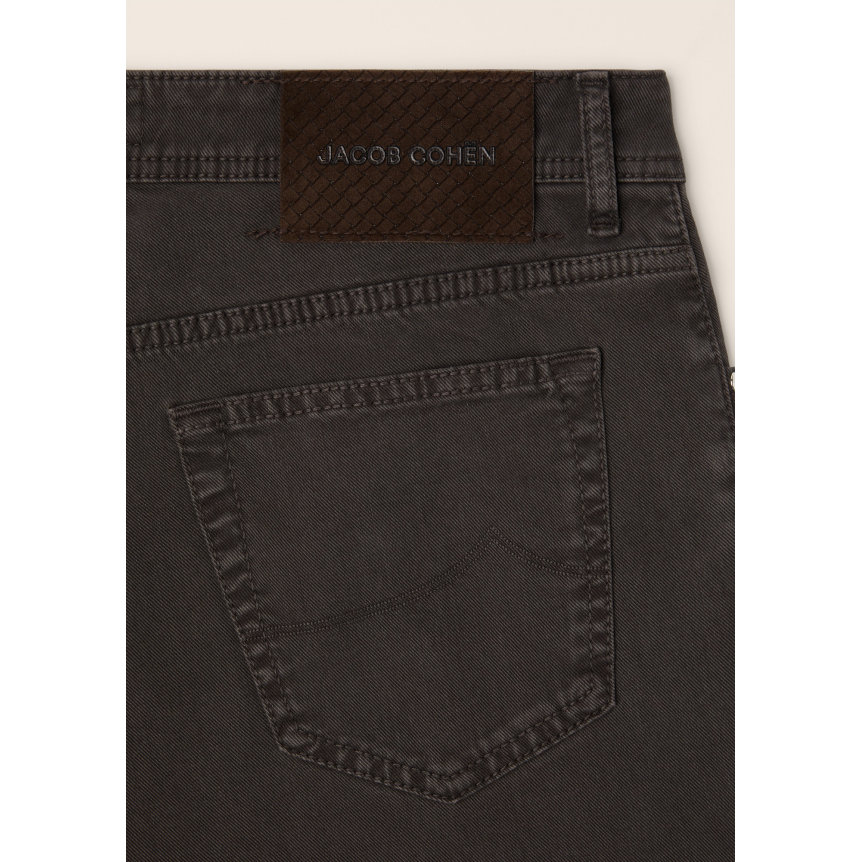 Pantalon Jean 5 poches JACOB COHEN Bard sergé extensible coton lyocell marron foncé