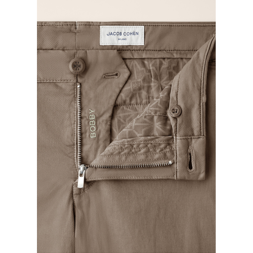 Pantalon chino JACOB COHEN Bobby slim coton stretch micro-nid d’abeille beige foncé