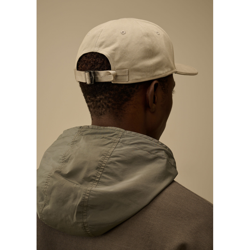 Casquette CP COMPANY en gabardine de coton gris beige broderie logo