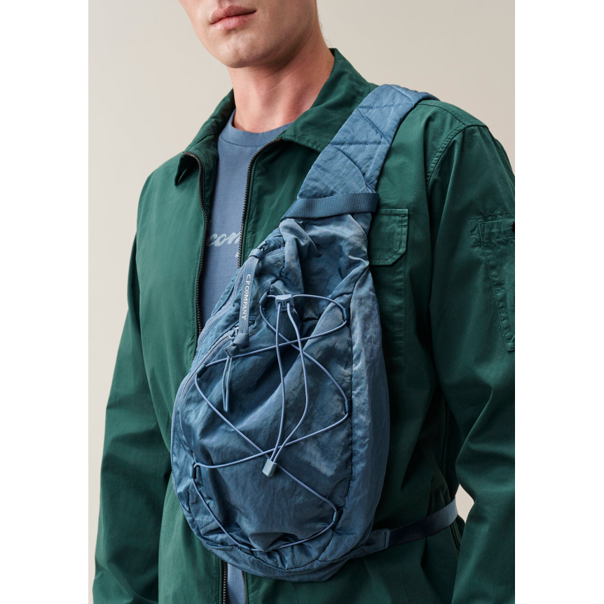 Sac bandoulière banane CP COMPANY satin Nylon B brillant bleu poche filet