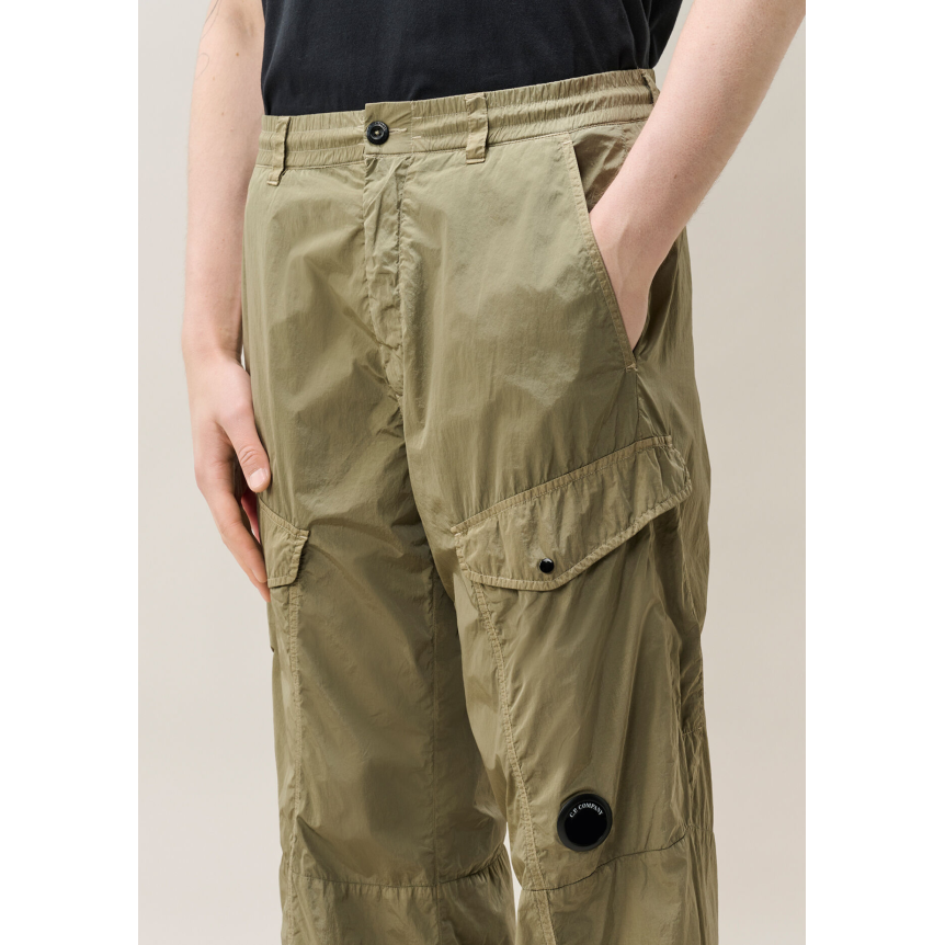 Pantalon cargo CP COMPANY Chrome R nylon brillant gris beige lentille poche