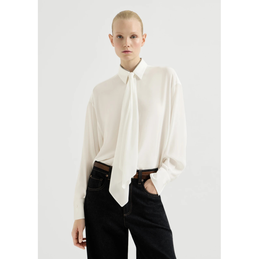 Chemise BRUNELLO CUCINELLI en crêpe de Chine de soie écru avec cravate et col brillant