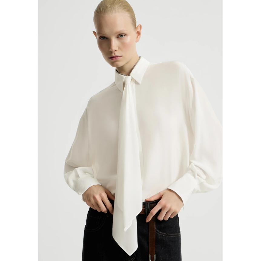 Chemise BRUNELLO CUCINELLI en crêpe de Chine de soie écru avec cravate et col brillant