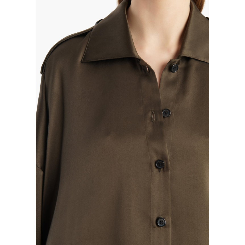 Chemise large à bouton KHAITE Bodine charmeuse de soie fluide vintage vert kaki