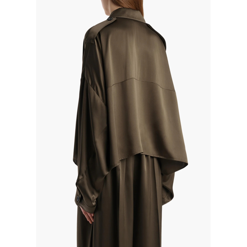 Chemise large à bouton KHAITE Bodine charmeuse de soie fluide vintage vert kaki