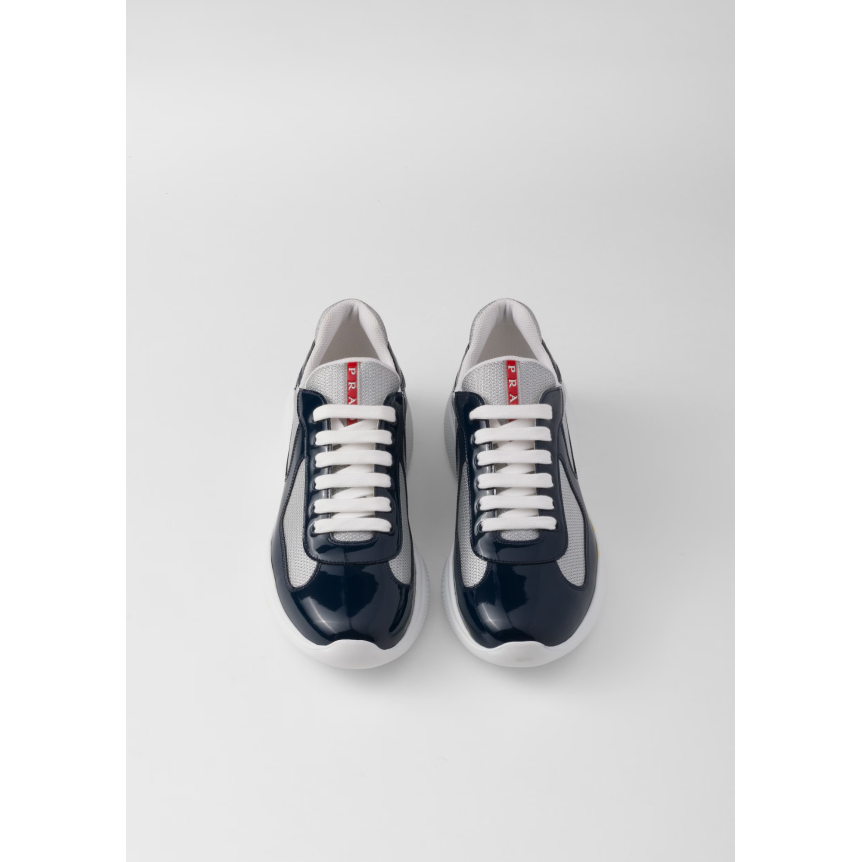Sneaker PRADA America’s Cup en cuir verni bleu et tissu technique argent