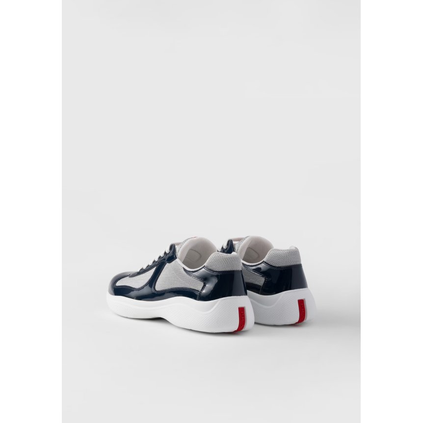 Sneaker PRADA America’s Cup en cuir verni bleu et tissu technique argent