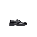 Mocassin Chocolate en cuir de veau brossé noir logo triangle email