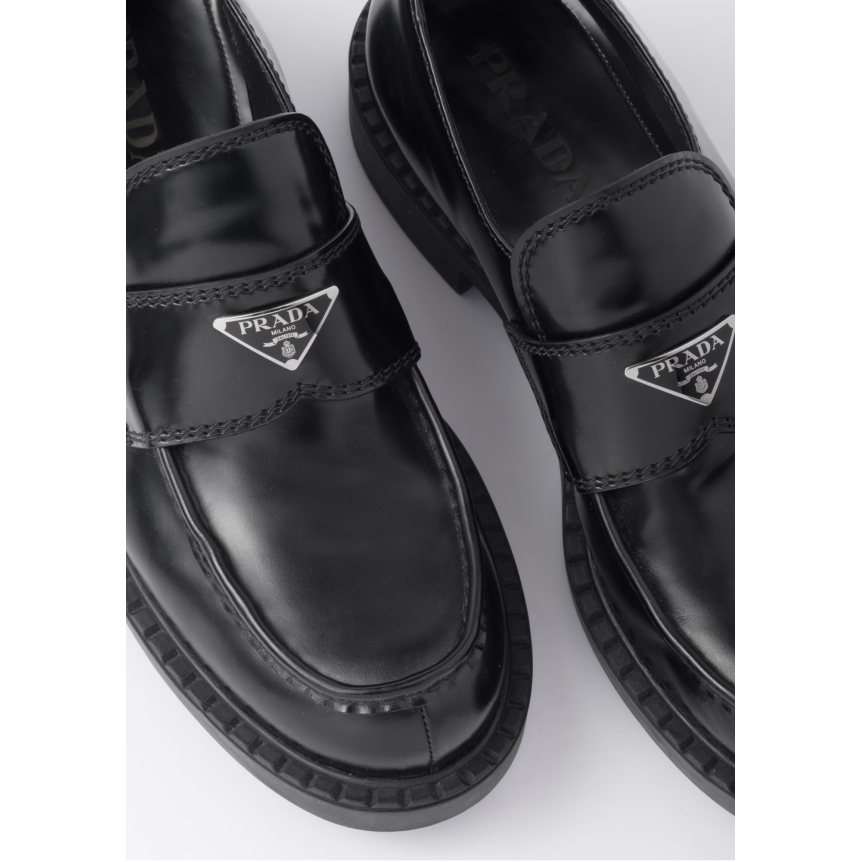 Mocassin PRADA Chocolate en cuir de veau brossé noir logo triangle email
