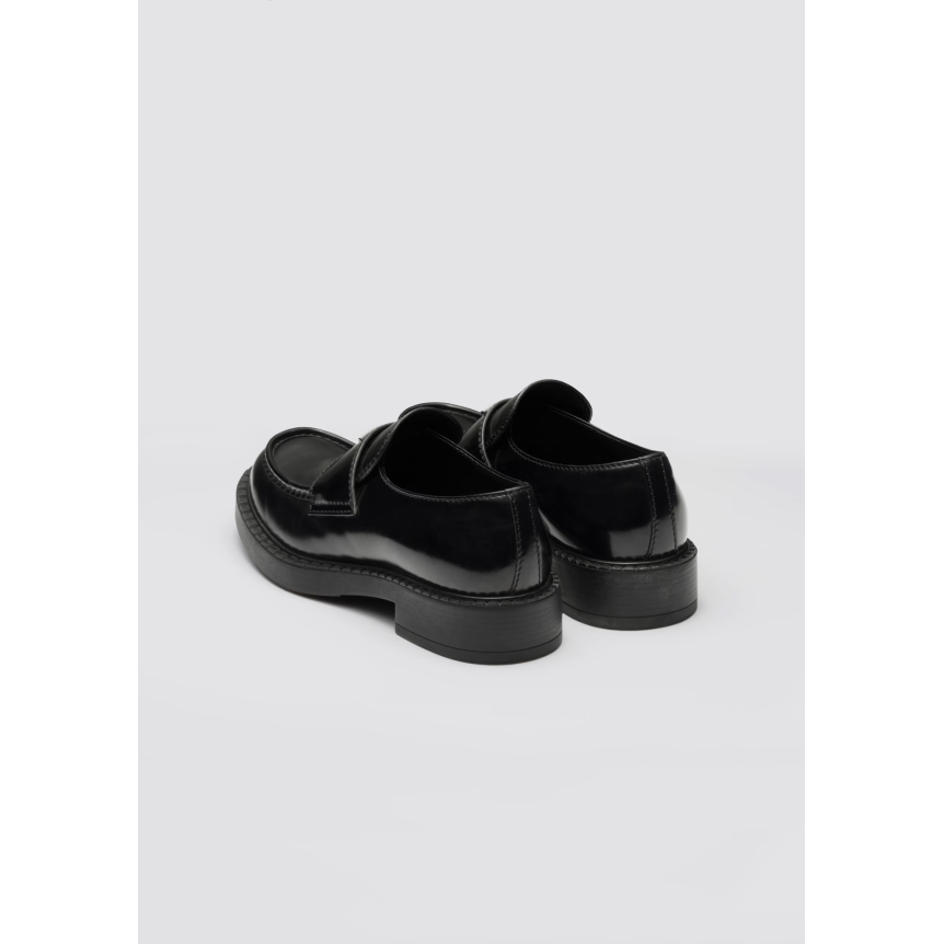 Mocassin PRADA Chocolate en cuir de veau brossé noir logo triangle email