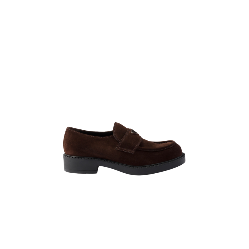 Mocassin PRADA en cuir de veau velours chocolat logo triangle email
