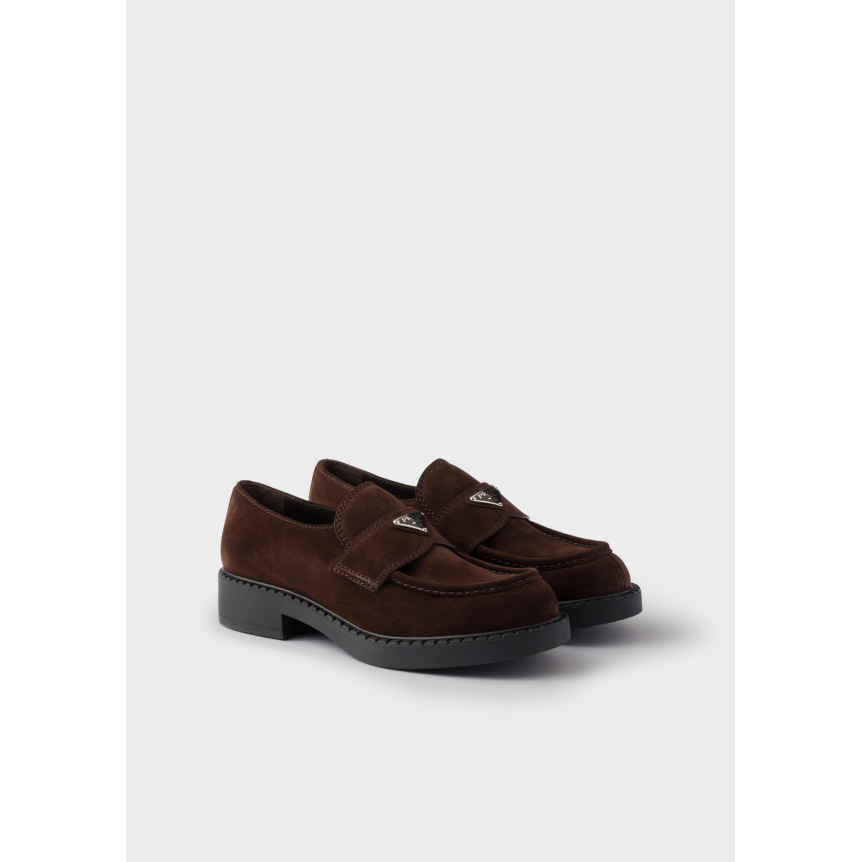 Mocassin PRADA en cuir de veau velours chocolat logo triangle email