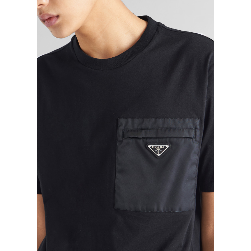 T-shirt col rond PRADA en nylon et jersey noir poche zippé Re nylon logo triangle métal émail