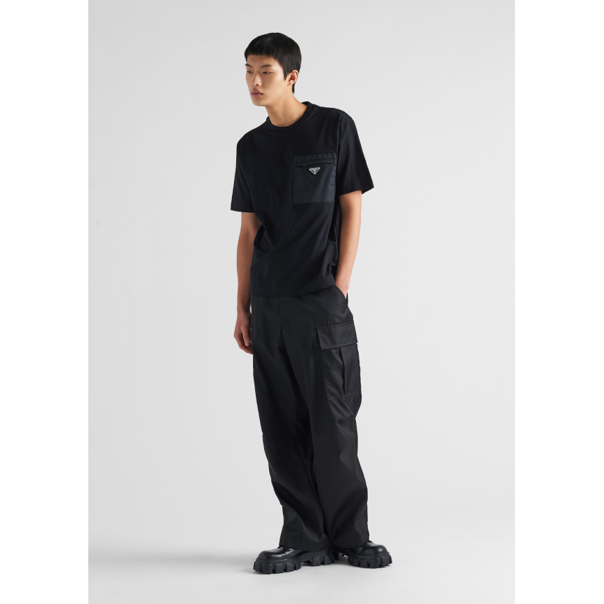 T-shirt col rond PRADA en nylon et jersey noir poche zippé Re nylon logo triangle métal émail