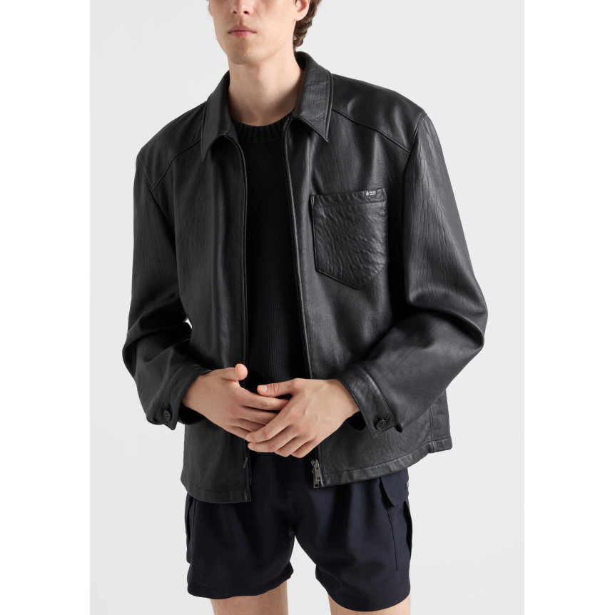 Blouson zippé PRADA en cuir d'agneau nappa noir col chemise etiquette logo