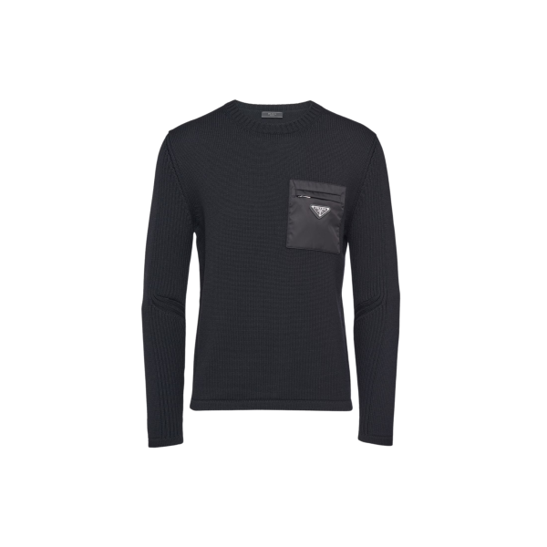 Pull col rond laine PRADA poche poitrine Re nylon noir logo triangle métal émail