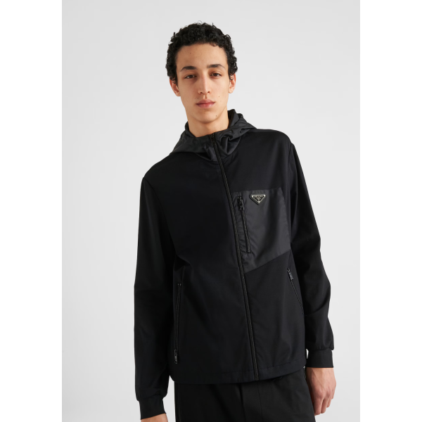 Cardigan zippé à capuche PRADA coton noir poche poitrine nylon logo triangle métal émail