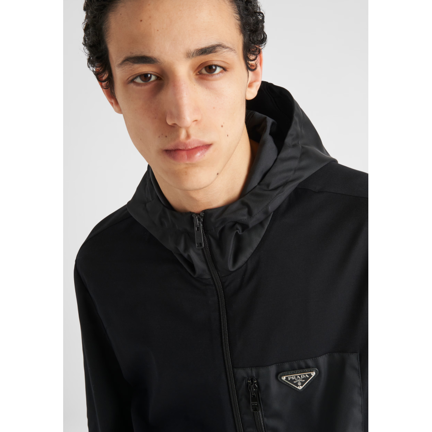Cardigan zippé à capuche PRADA coton noir poche poitrine nylon logo triangle métal émail