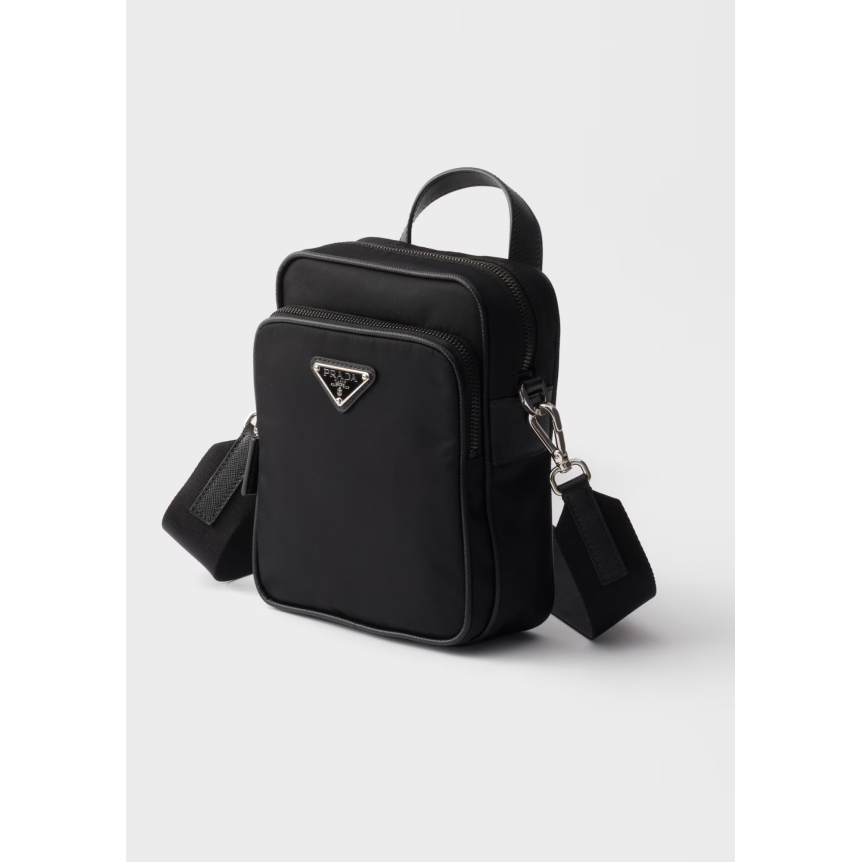 Sac vertical porté épaule PRADA en Re-Nylon et cuir Saffiano noir bandoulière