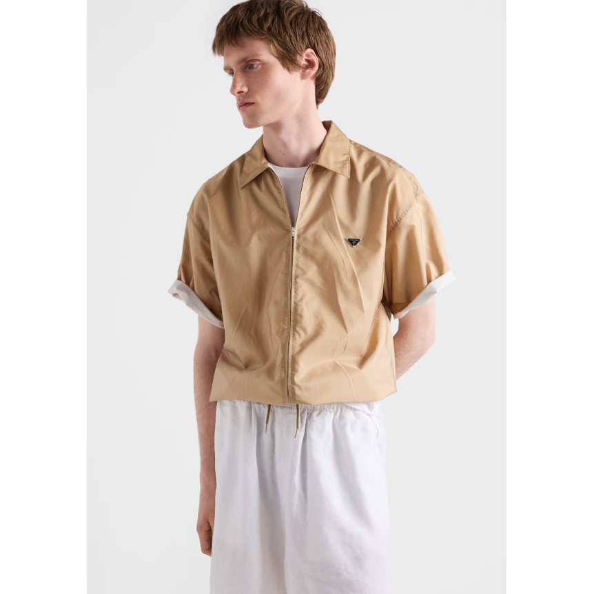 Chemise zippée manche courte PRADA en nylon Re camel logo triangle métal émail