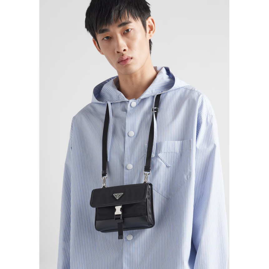 Sac étui smartphone PRADA en Re-Nylon et cuir Saffiano noir bandoulière