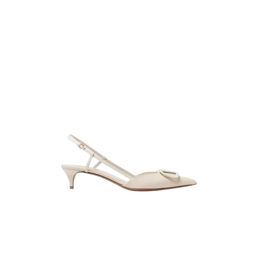 Escarpins à bride arrière VALENTINO cuir vernis écru ornement V logo signature