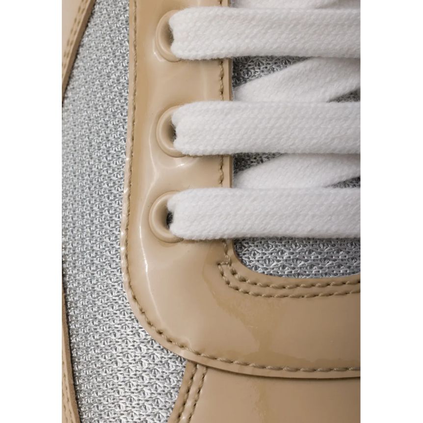 Sneaker PRADA America’s Cup en cuir verni beige et tissu technique argent