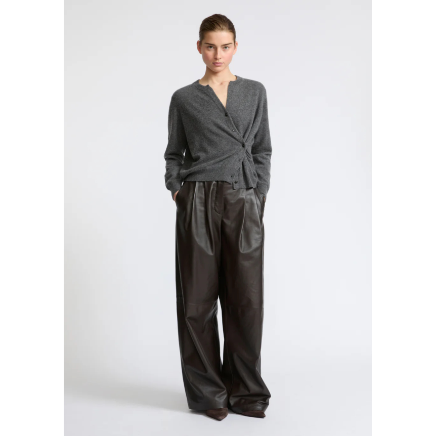 Cardigan fin YVES SALOMON cachemire gris col rond en maille bouton asymétrique