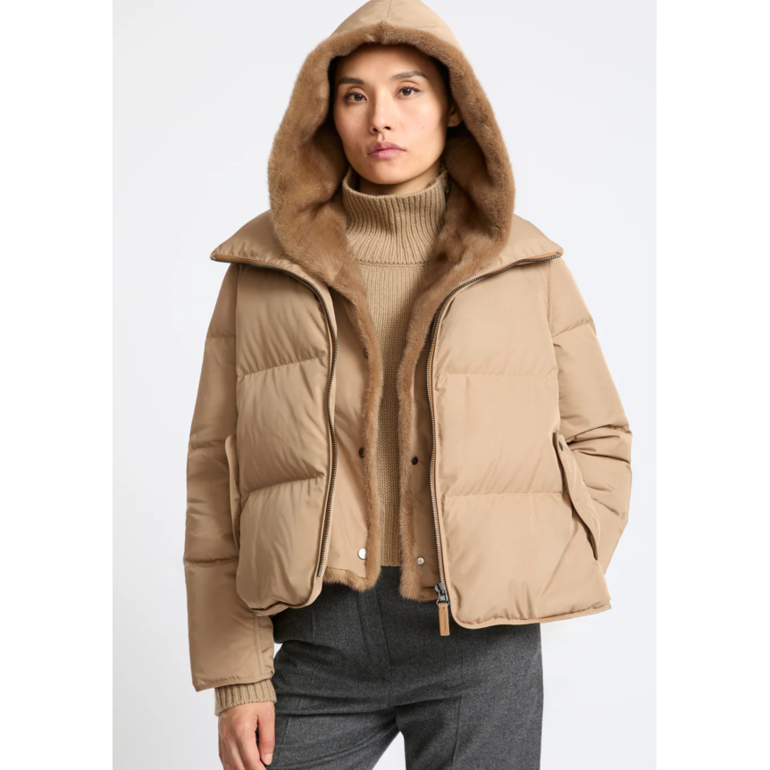 Doudoune YVES SALOMON "A" line iconique avec plastron et capuche fourrure de vison beige