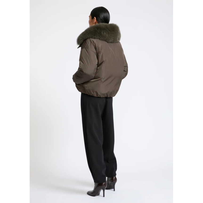 Doudoune courte YVES SALOMON en tissu technique nylon gris kaki col amovible en fourrure de renard moufles