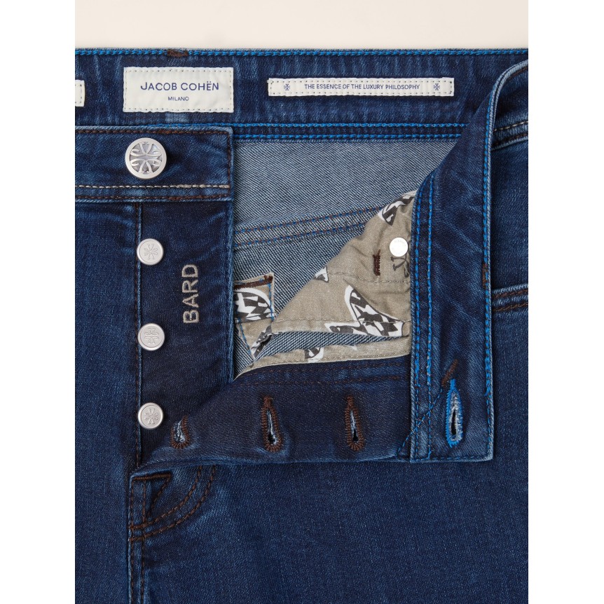 Jeans 5 poches JACOB COHEN Bard regular slim denim bleu brut délavé plaque voiture F1